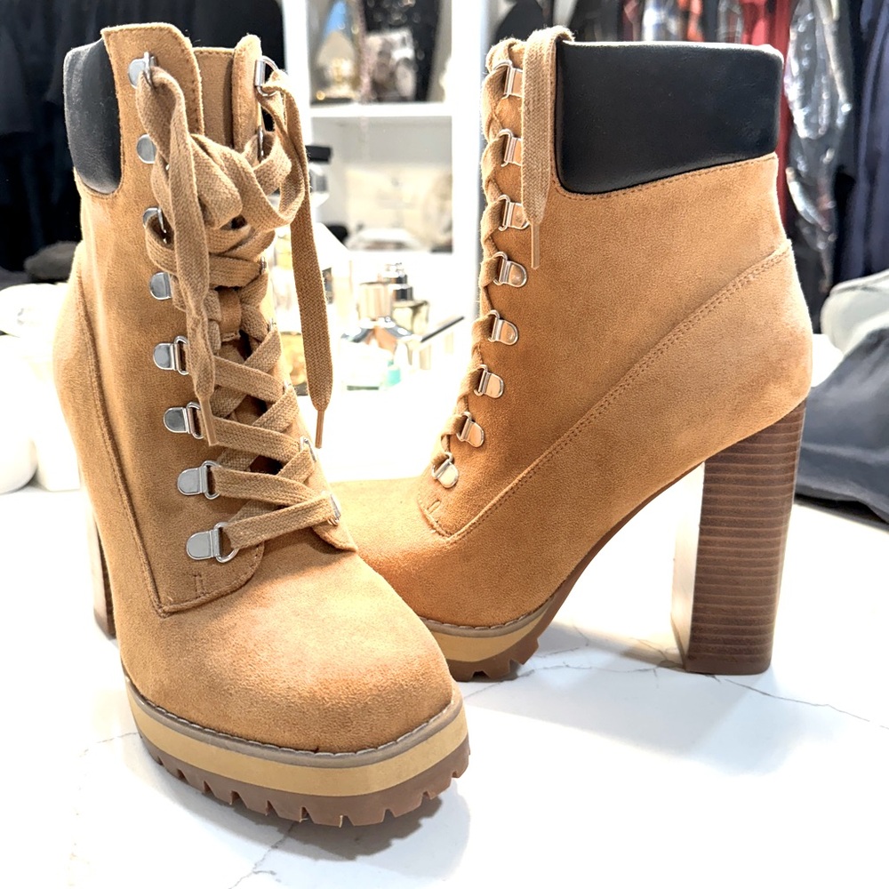 Combat boots